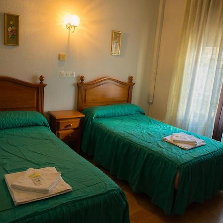 Hostal Lamalonga Hotel Madrid Exterior photo