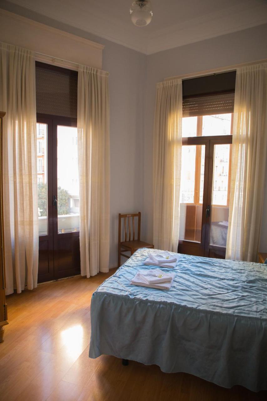 Hostal Lamalonga Hotel Madrid Exterior photo