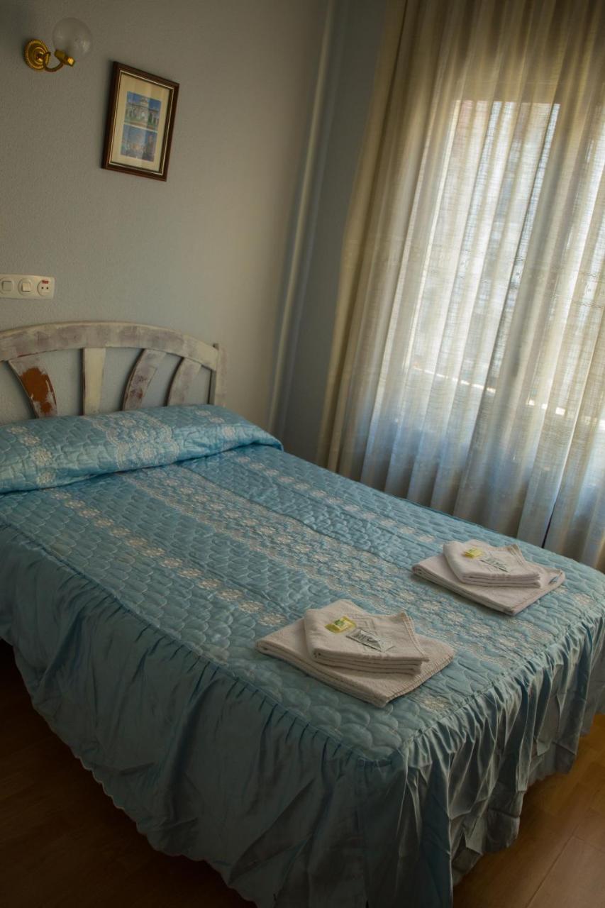 Hostal Lamalonga Hotel Madrid Exterior photo