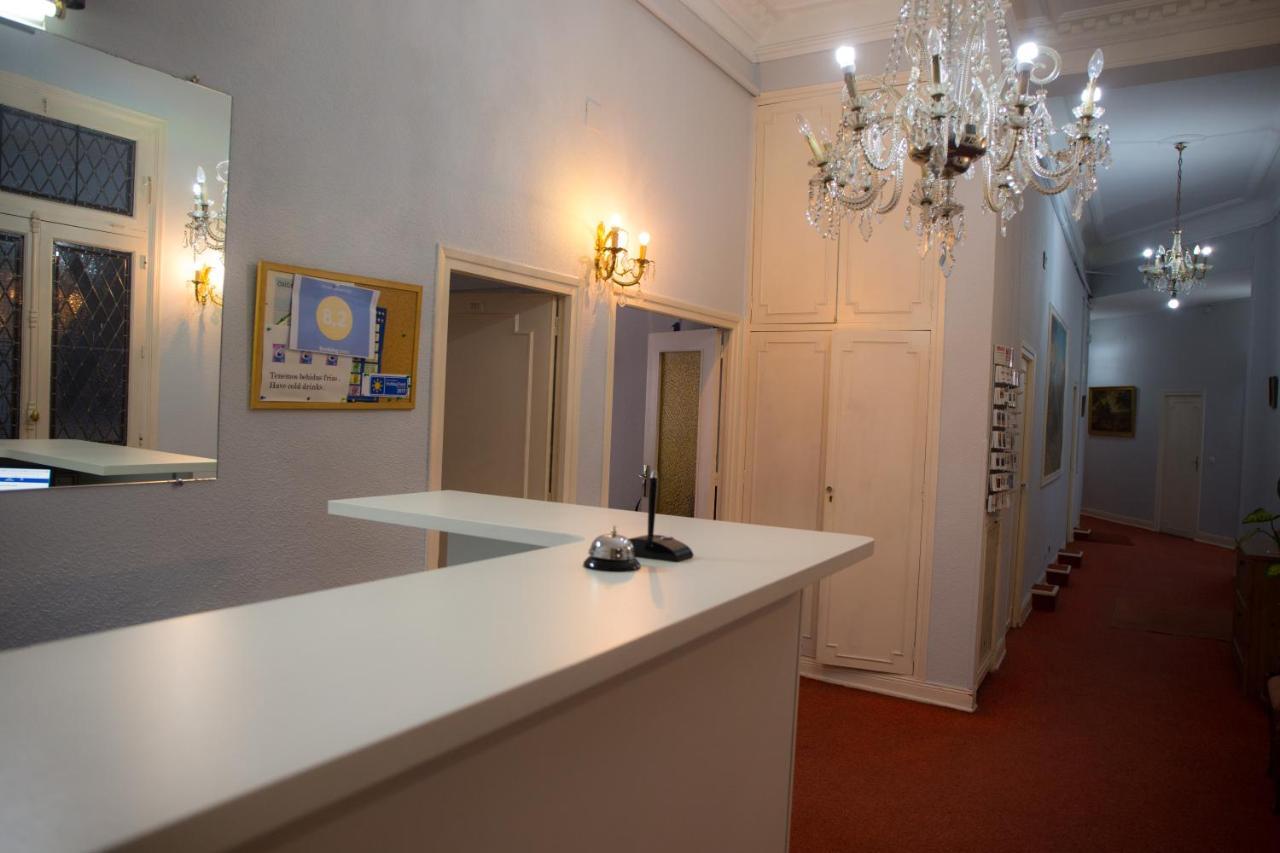 Hostal Lamalonga Hotel Madrid Exterior photo