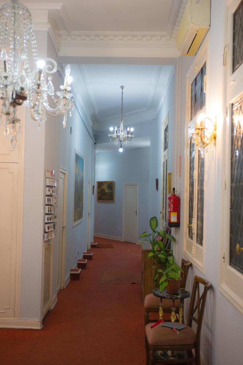 Hostal Lamalonga Hotel Madrid Exterior photo