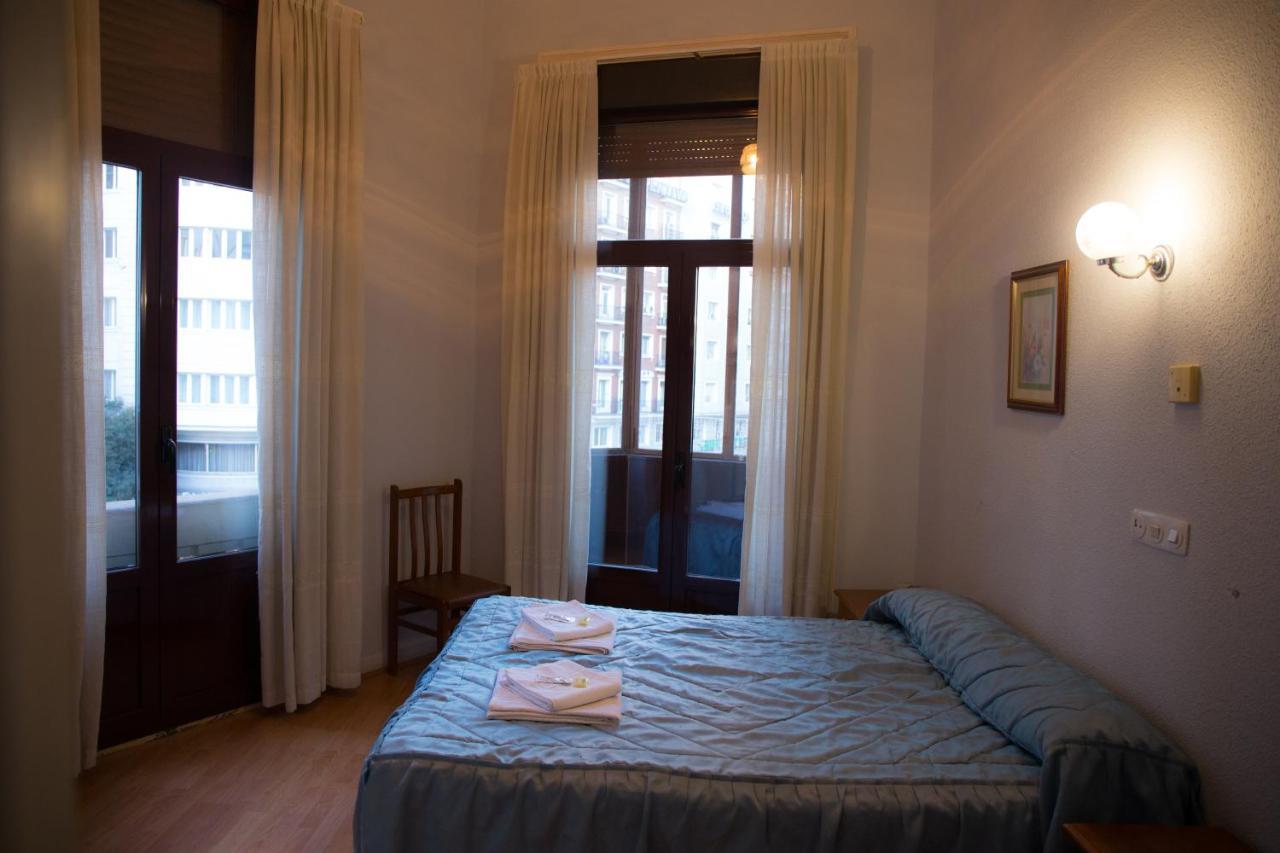 Hostal Lamalonga Hotel Madrid Exterior photo